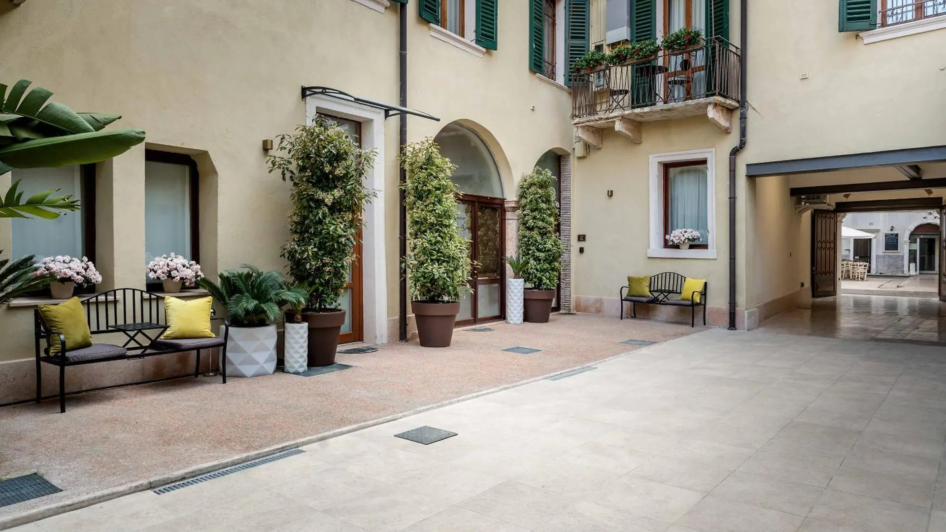 Palazzo Ristori Apartment Verona 0*,  Italy